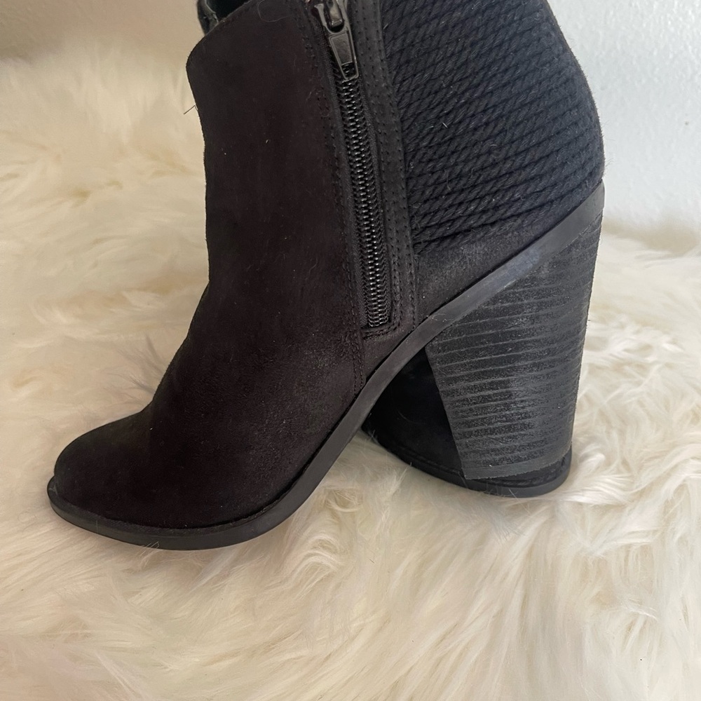 CARES3 Shoe’s size 7
